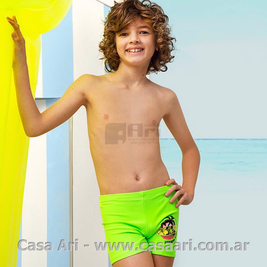 short niño estampado localizado